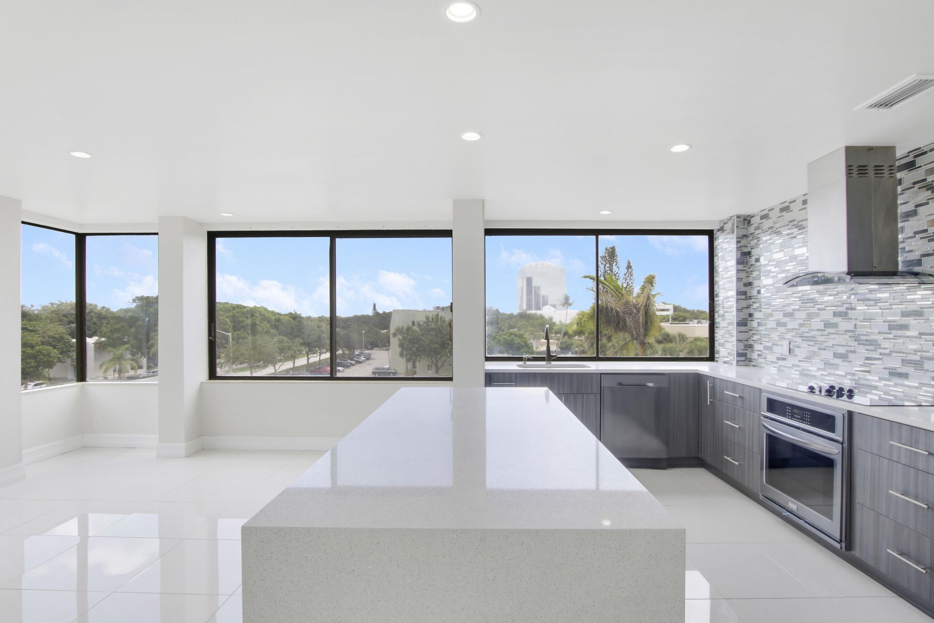 1500 Presidential Way, Unit 404, West Palm Beach, FL 33401 Photo