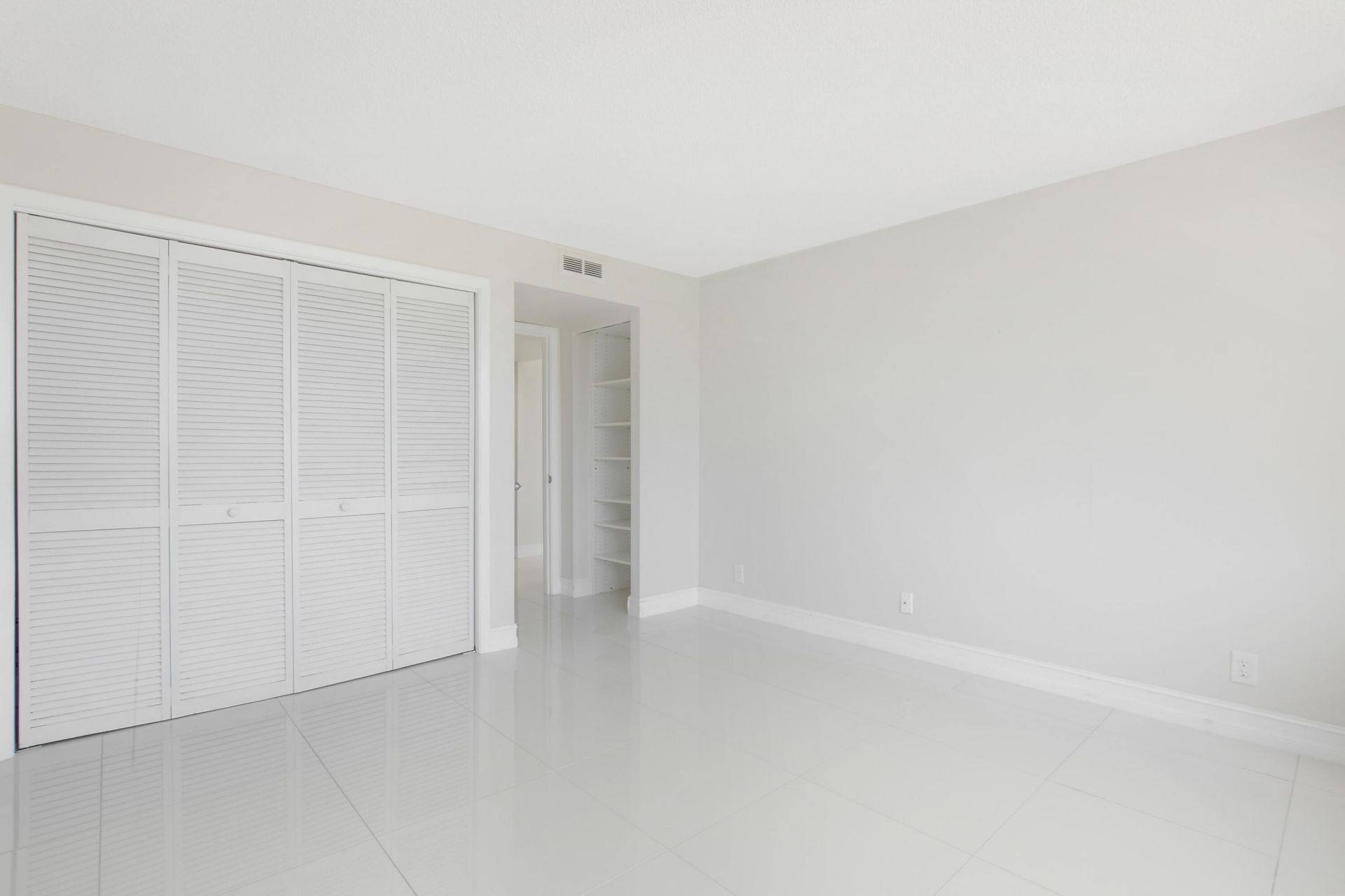 1500 Presidential Way, Unit 404, West Palm Beach, FL 33401 Photo