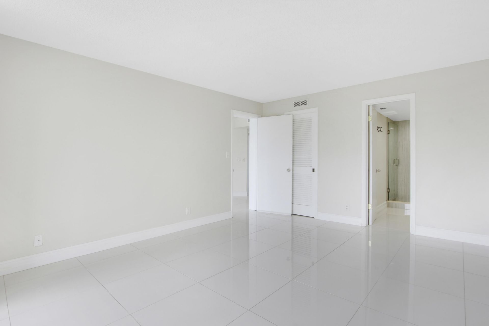1500 Presidential Way, Unit 404, West Palm Beach, FL 33401 Photo