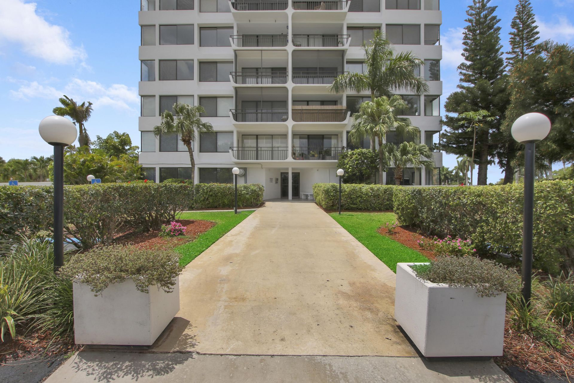 1500 Presidential Way, Unit 404, West Palm Beach, FL 33401 Photo