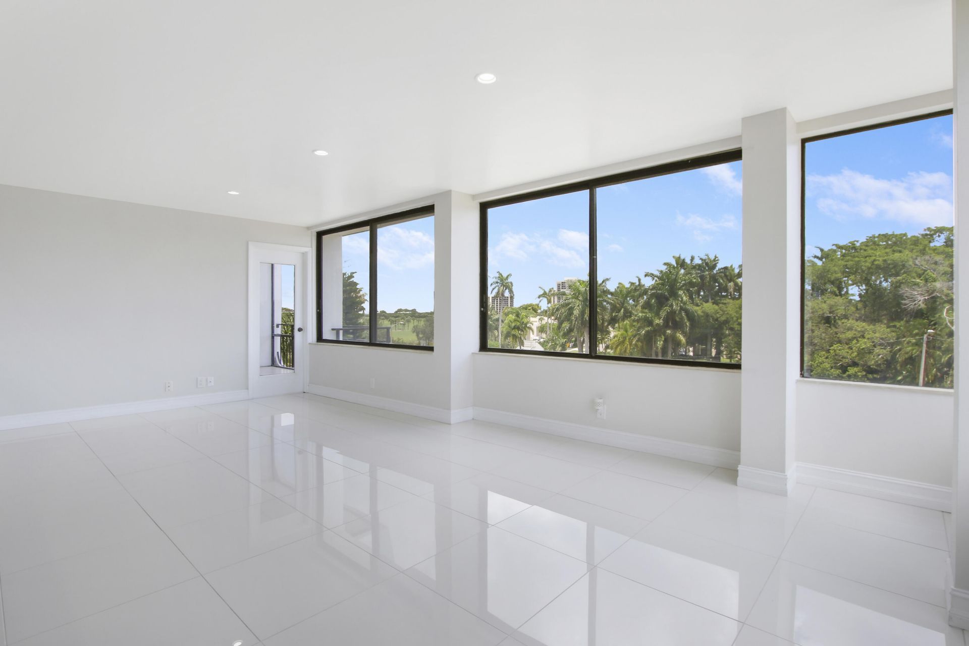 1500 Presidential Way, Unit 404, West Palm Beach, FL 33401 Photo
