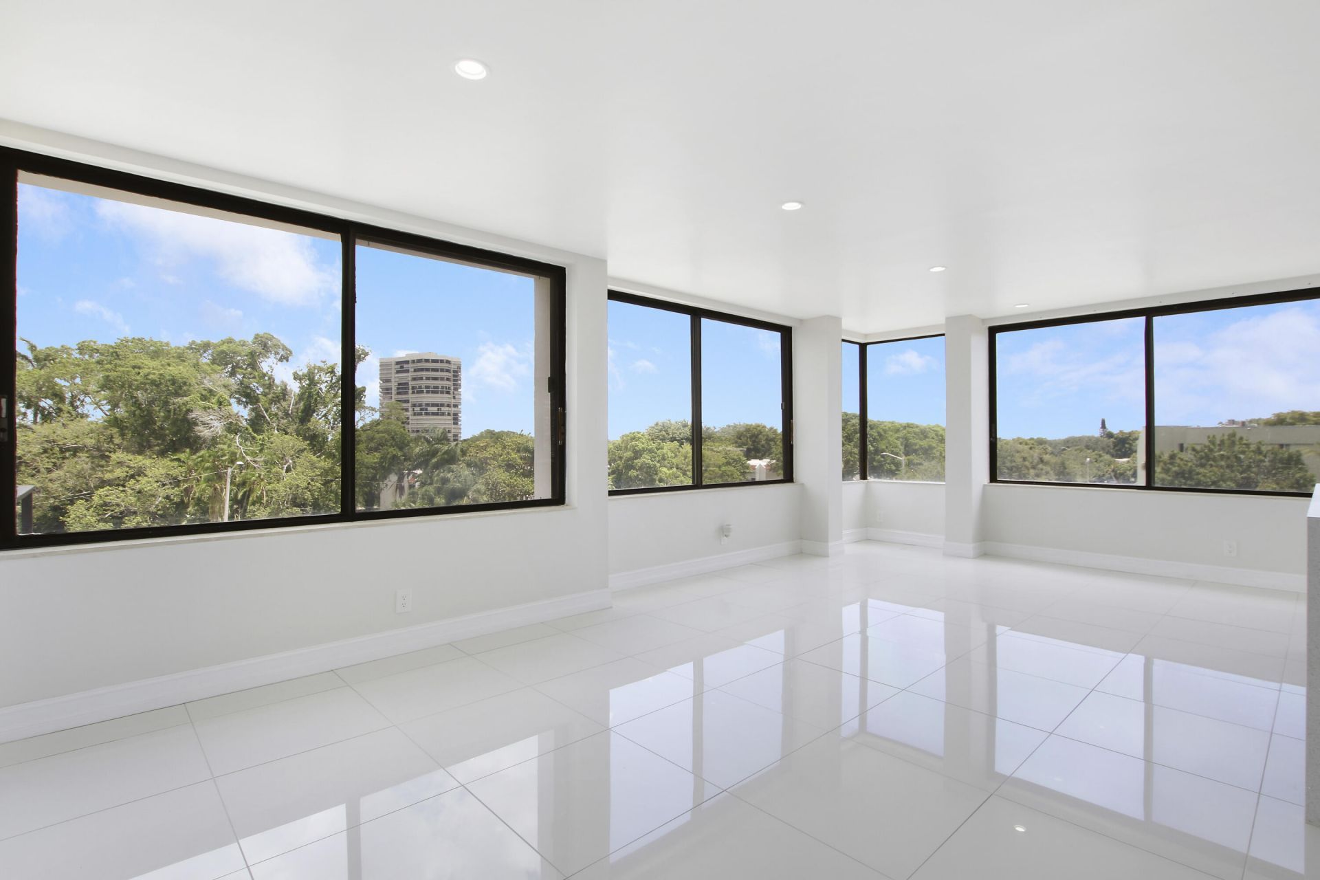 1500 Presidential Way, Unit 404, West Palm Beach, FL 33401 Photo