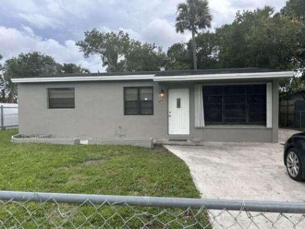 3370 NW 8th Place, Lauderhill, FL 33311