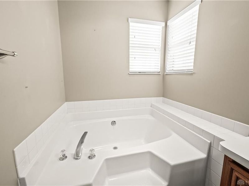 908 Cambridge Circle, Troy, OH 45373 Photo 32