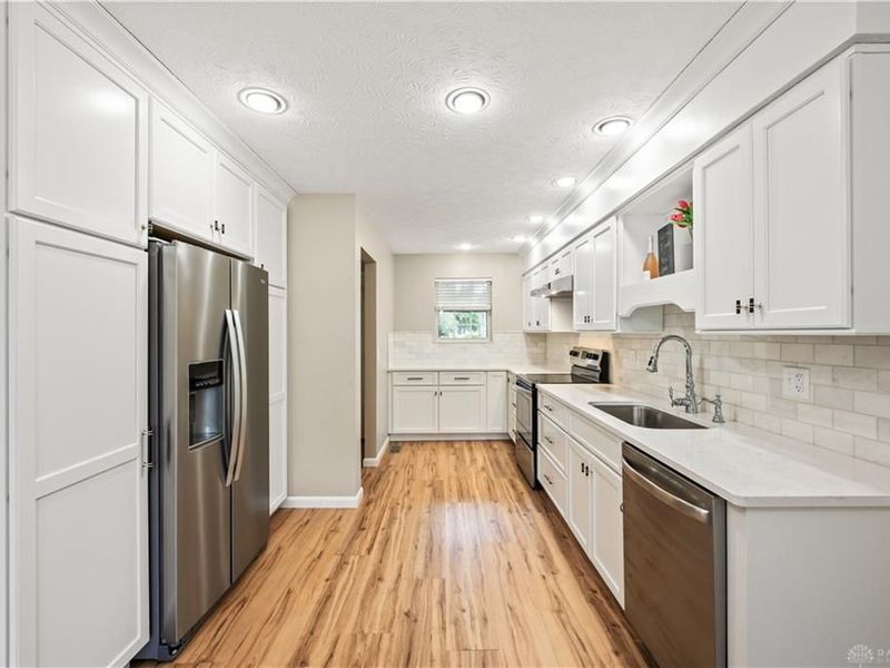 908 Cambridge Circle, Troy, OH 45373 Photo 8
