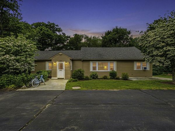 90 Glenview St, Upton, MA 01568