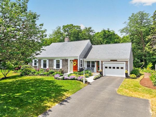 25 Gingerbread Ln, Yarmouth, MA 02675