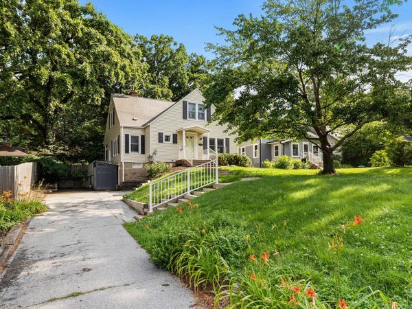 4119 Lincoln Place Drive, Des Moines, IA 50312