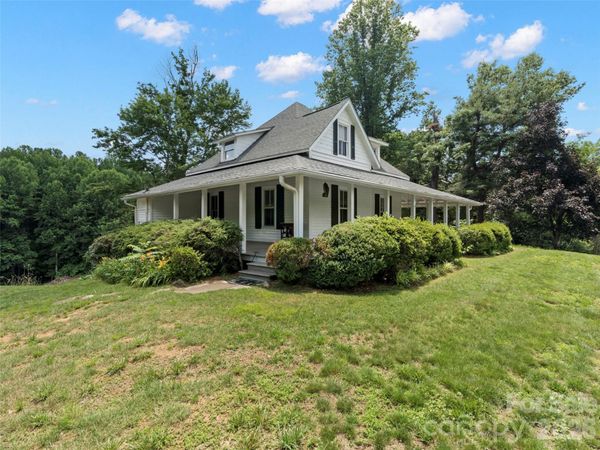 54 Louisiana Avenue , Saluda, NC 28773