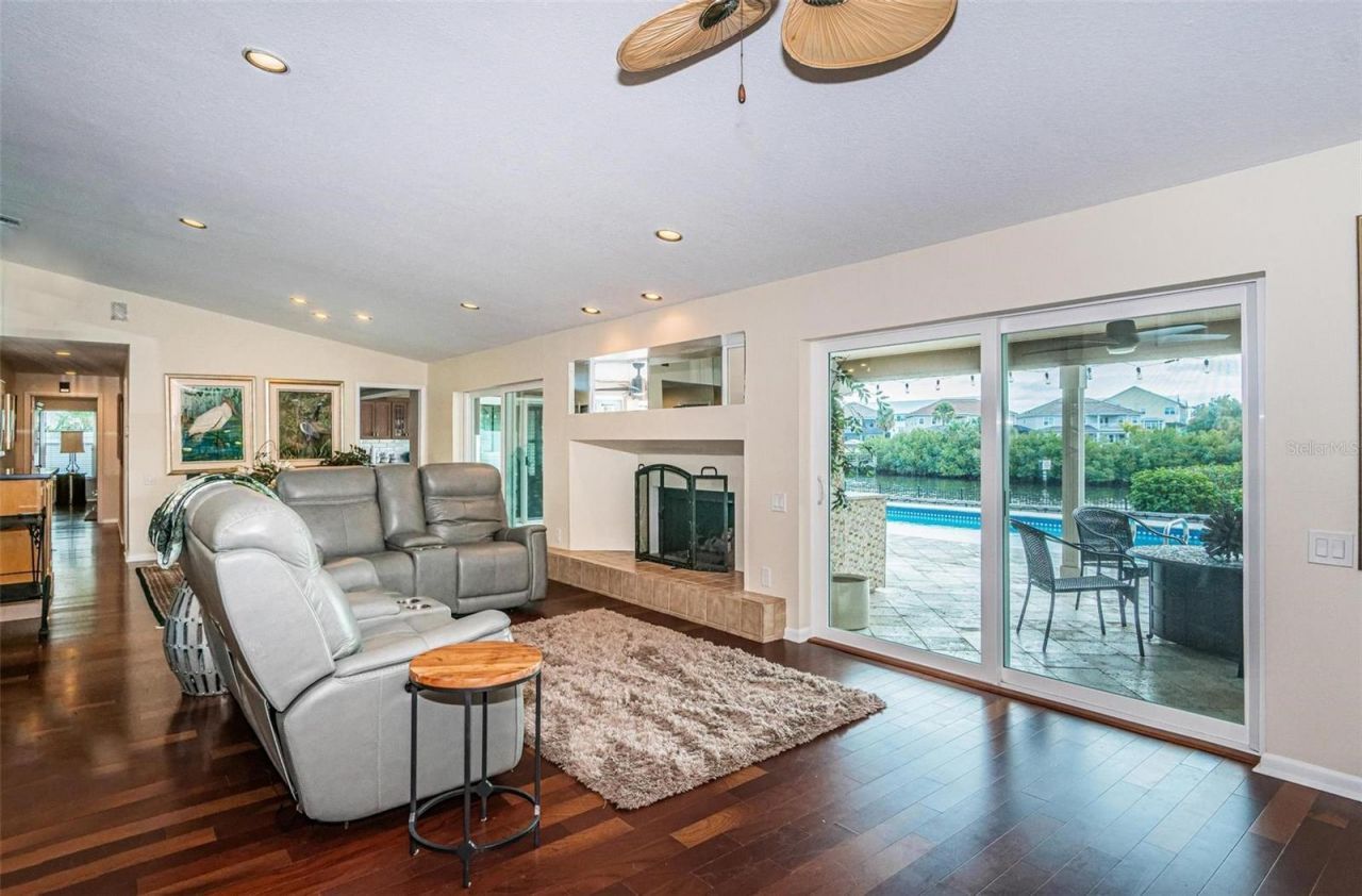 4147 Saltwater Boulevard, Tampa, FL 33615 Photo