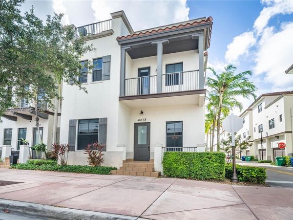 8478 NW 52nd St , Doral, FL 33166