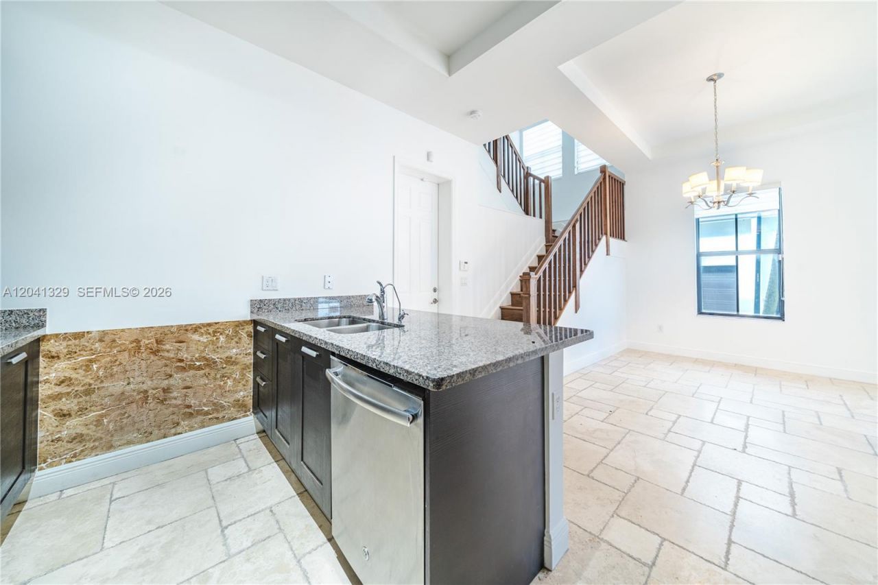 8478 NW 52nd St , Doral, FL 33166 Photo