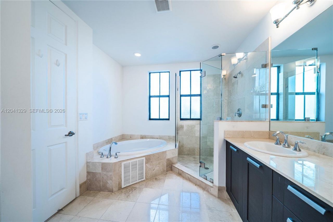8478 NW 52nd St , Doral, FL 33166 Photo