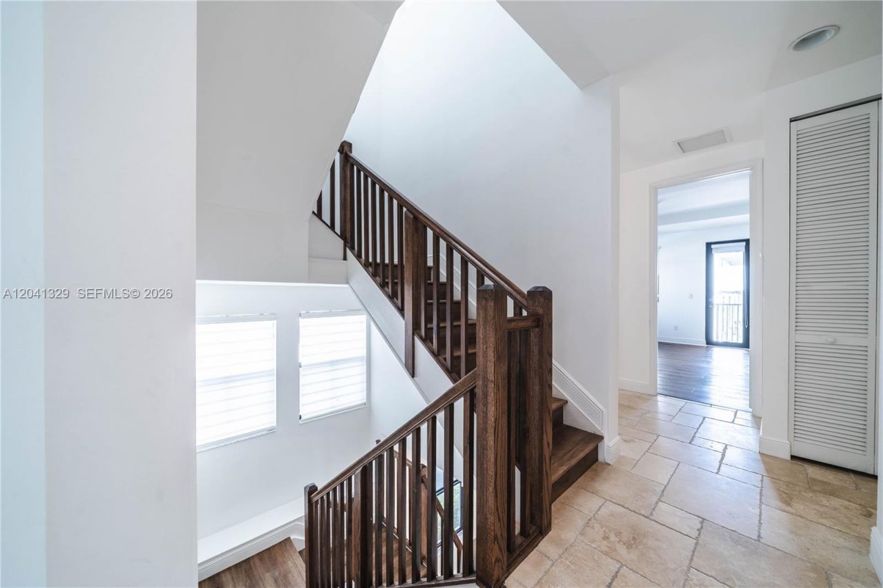 8478 NW 52nd St , Doral, FL 33166 Photo