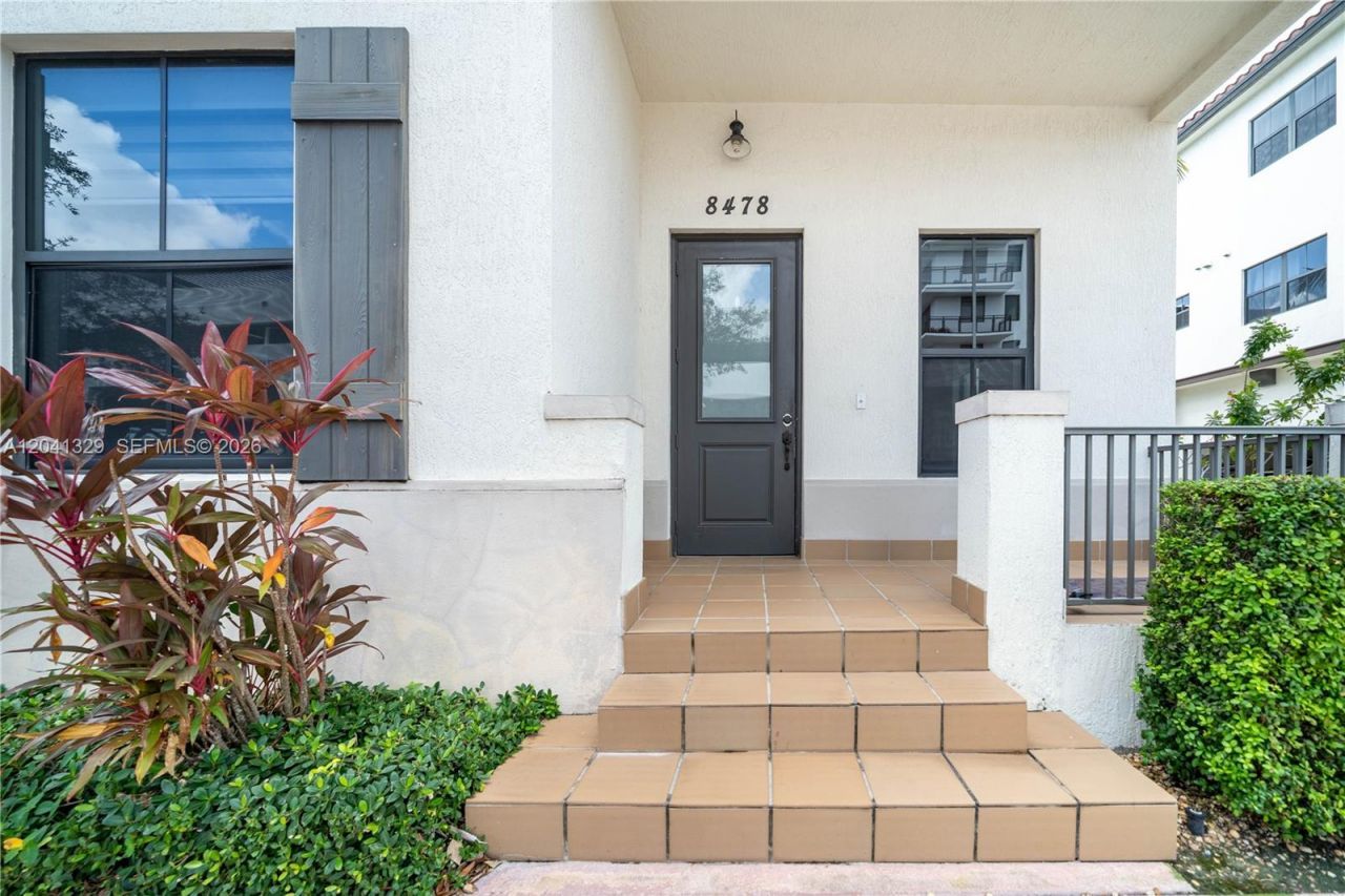 8478 NW 52nd St , Doral, FL 33166 Photo