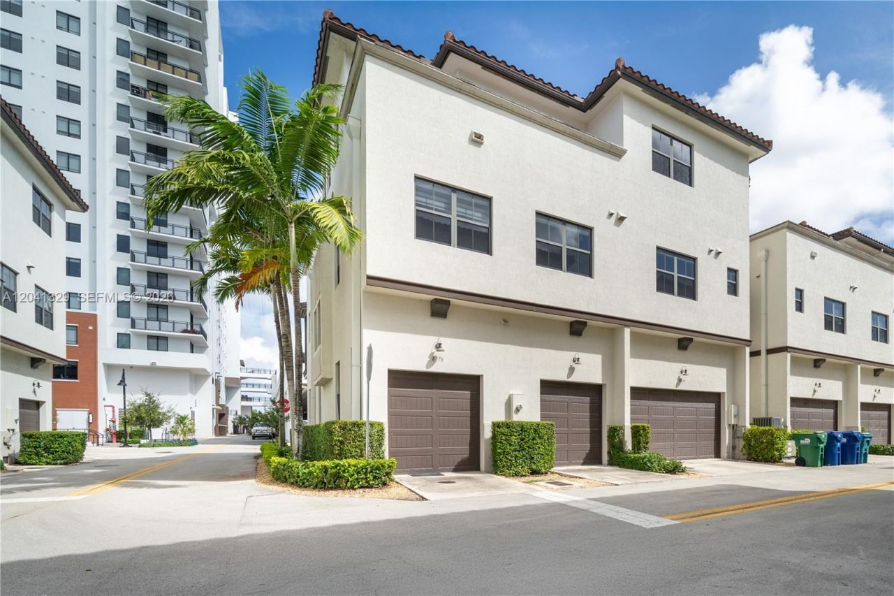 8478 NW 52nd St , Doral, FL 33166 Photo