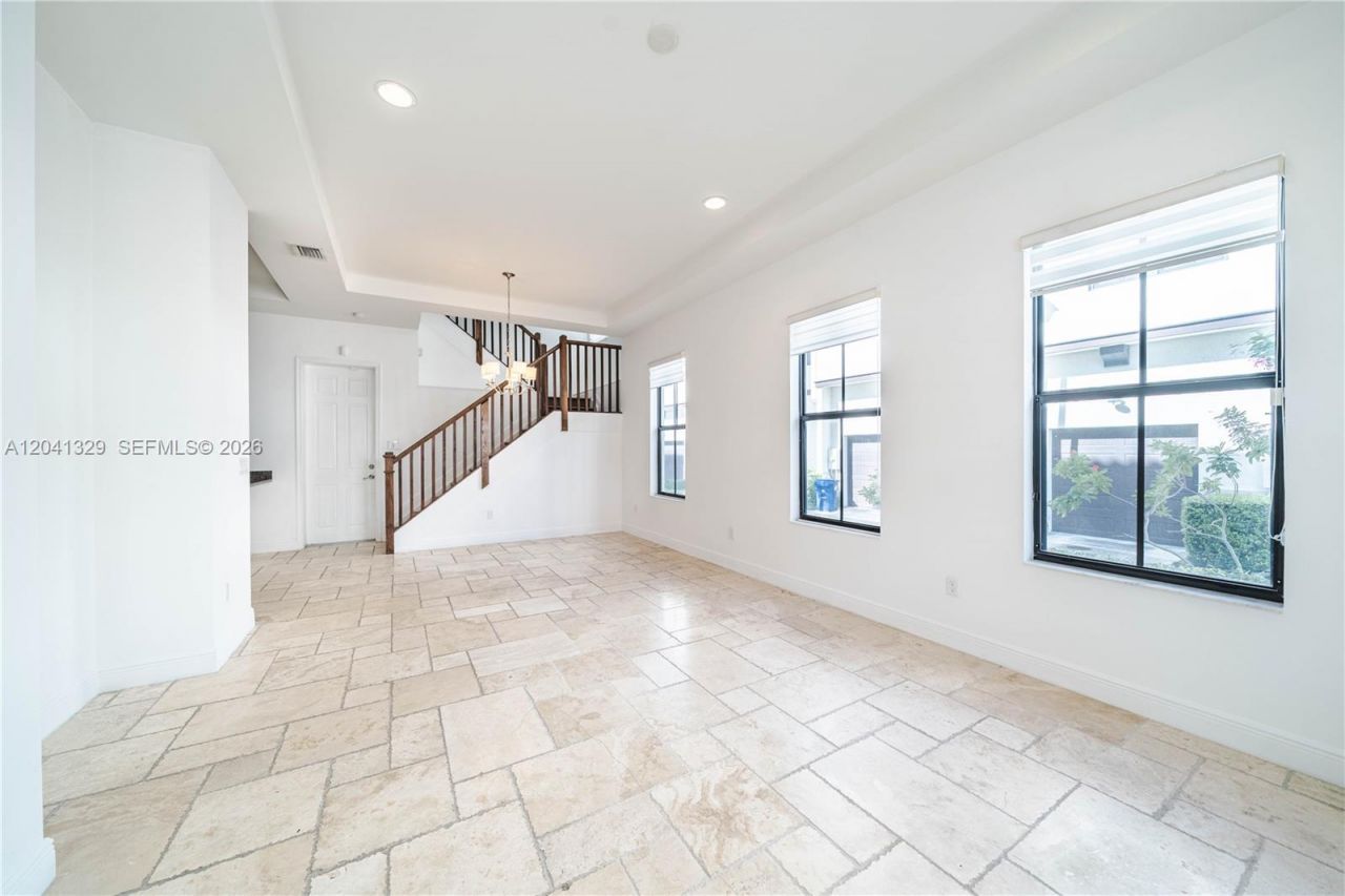 8478 NW 52nd St , Doral, FL 33166 Photo