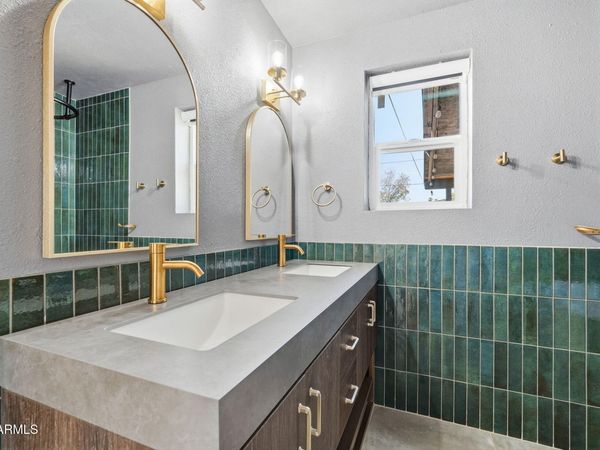 2230 W CAMBRIDGE Avenue, Phoenix, AZ 85009