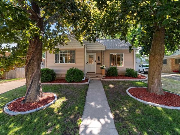 1550 DELAWARE STREET, Oshkosh, WI 54902
