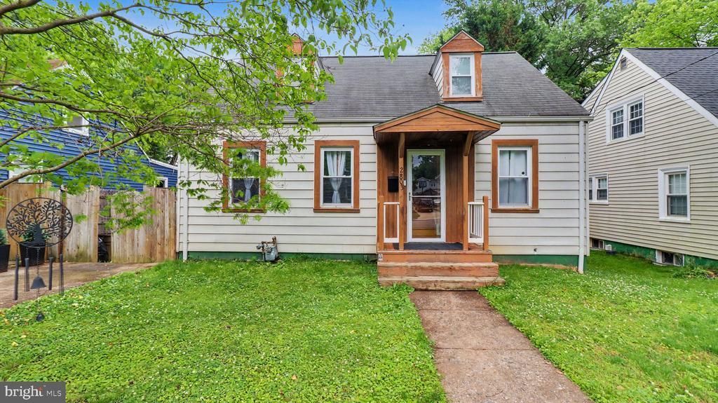 2803 Greenway Blvd, Falls Church, VA 22042 Main Photo