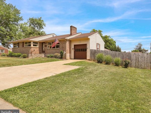 33 LAWNDALE ROAD, WYOMISSING, PA 19610