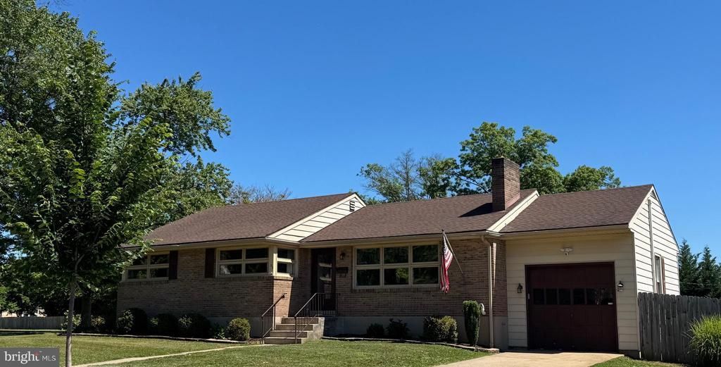 33 LAWNDALE ROAD , WYOMISSING, PA 19610