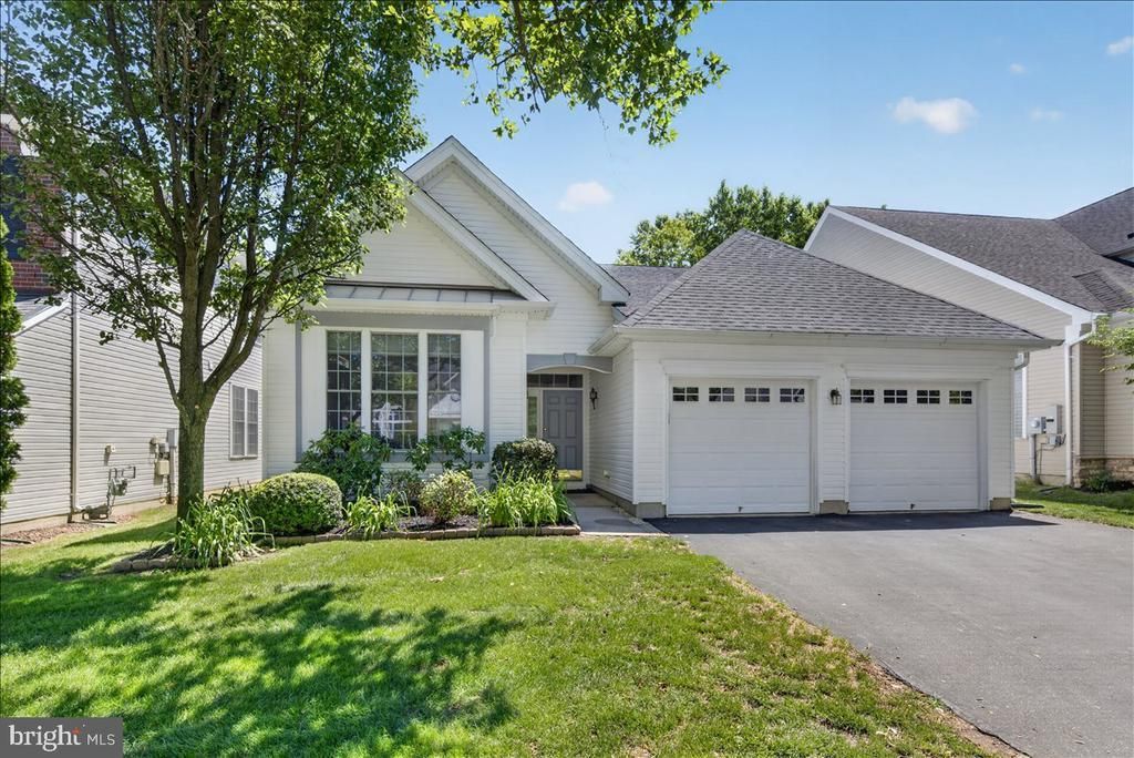 132 Einstein Way, Cranbury, NJ 08512 Main Photo