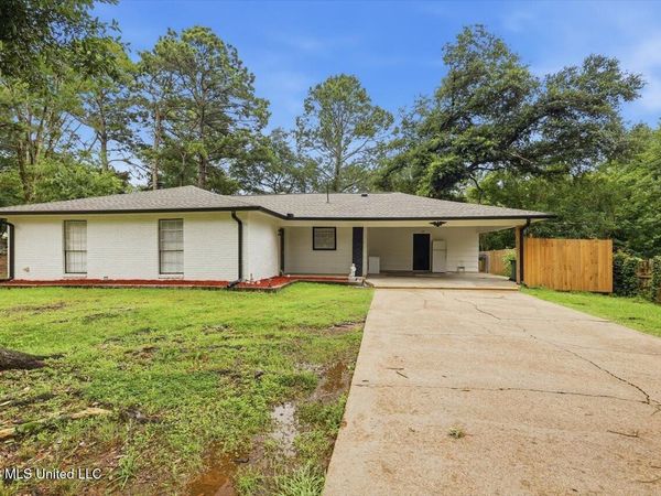 317 E School Street, Ridgeland, MS 39157