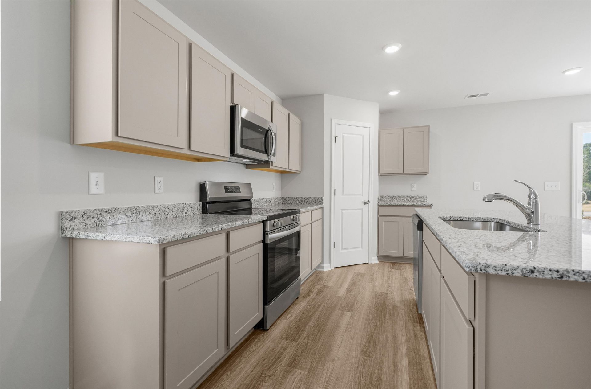 944 Caswell Dr. Photo 4