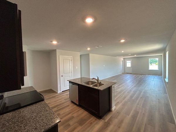 109 Mullins DR , Rockdale, TX 76567