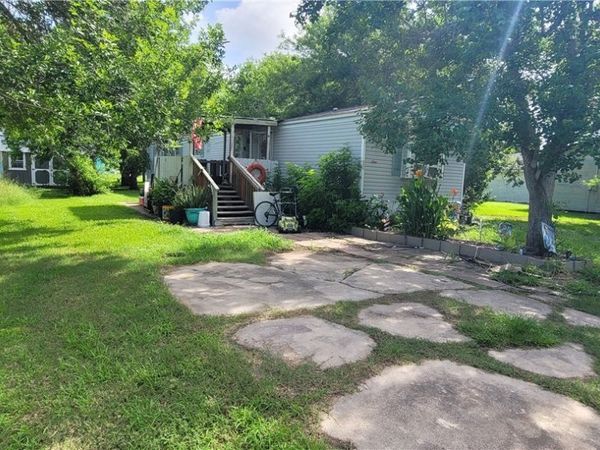 706 W Cleveland Avenue , Seadrift, TX 77983