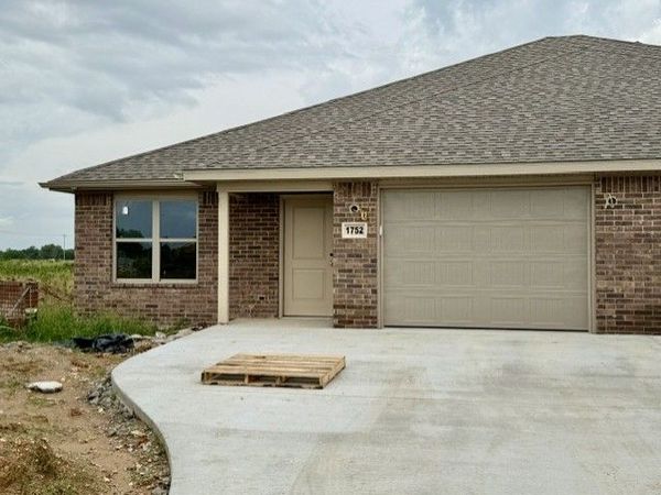 1752 Merworth Street , Gentry, AR 72734