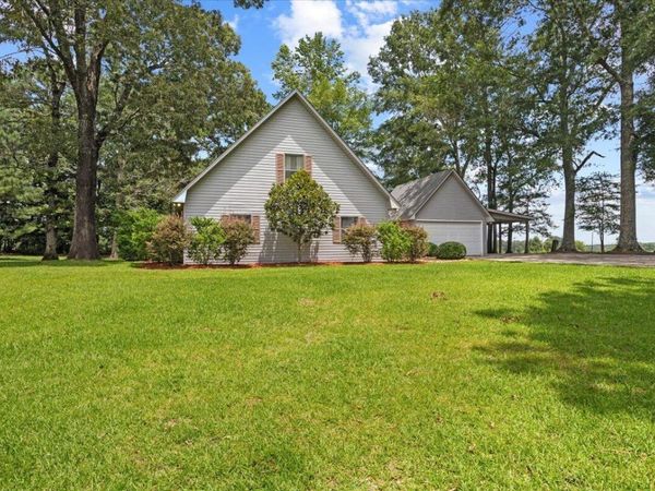 19 Bridgewood Ln., Ellisville, MS 39437