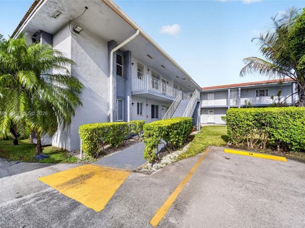 4050 NW 135th St , Unit 15-9, Opa-Locka, FL 33054