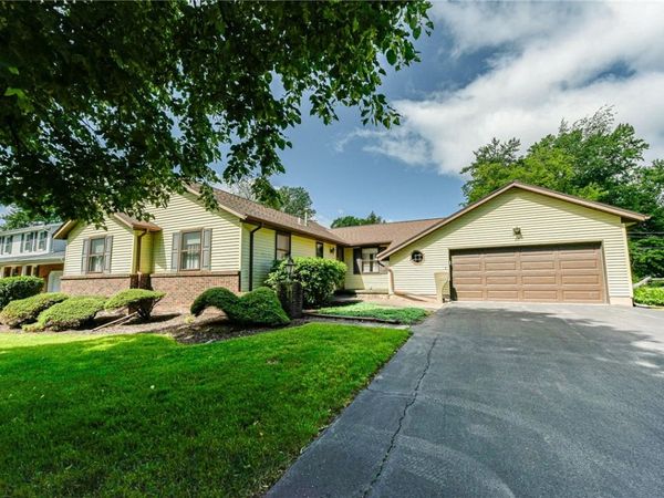 67 Briar Wood Lane, Rochester, NY 14626