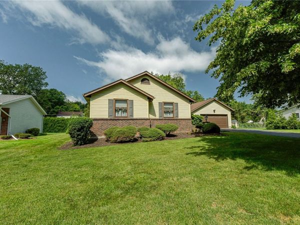 67 Briar Wood Lane, Rochester, NY 14626