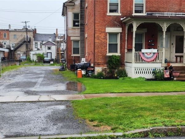 198 Center Street , Farmington, NY 14425