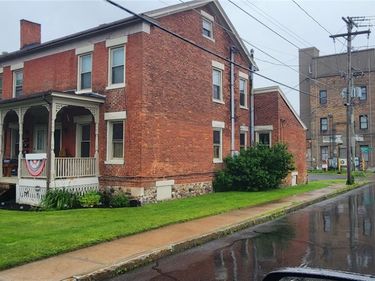 198 Center Street , Farmington, NY 14425