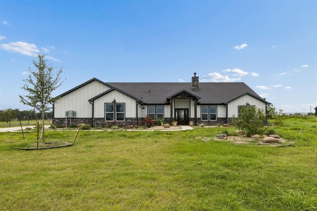 835 Club Lake Road, Whitesboro, TX 76273 Main Photo