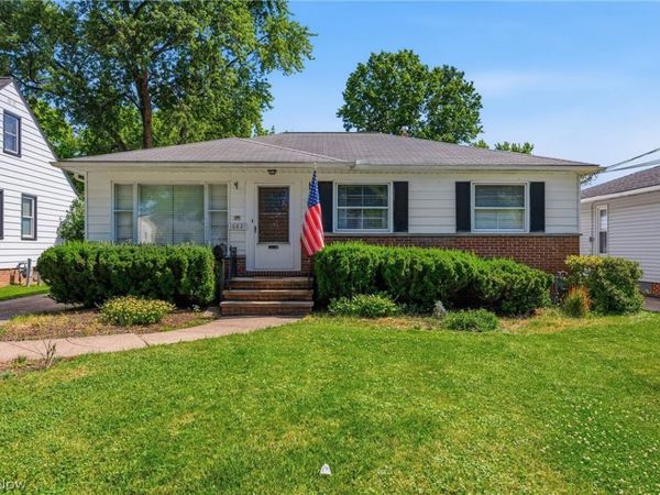 10821 Woodview Boulevard, Parma Heights, OH 44130