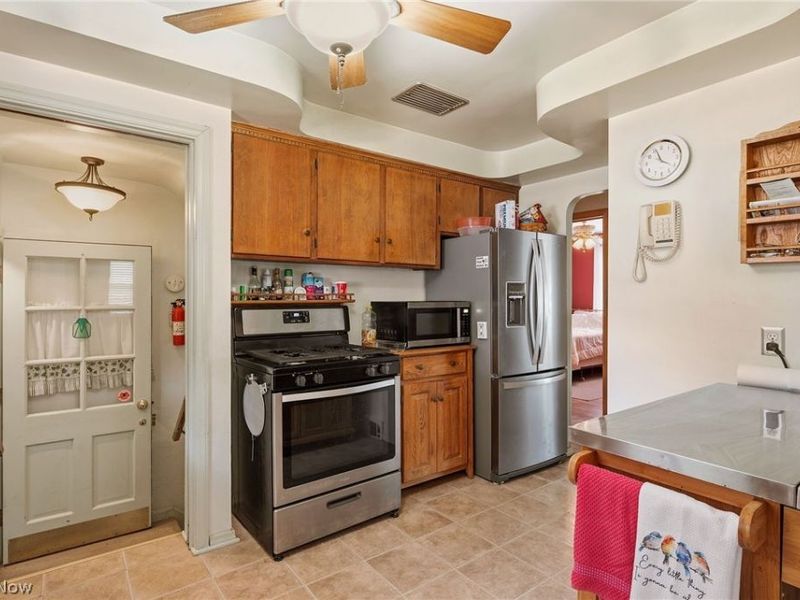 10821 Woodview Boulevard, Parma Heights, OH 44130 Photo 11