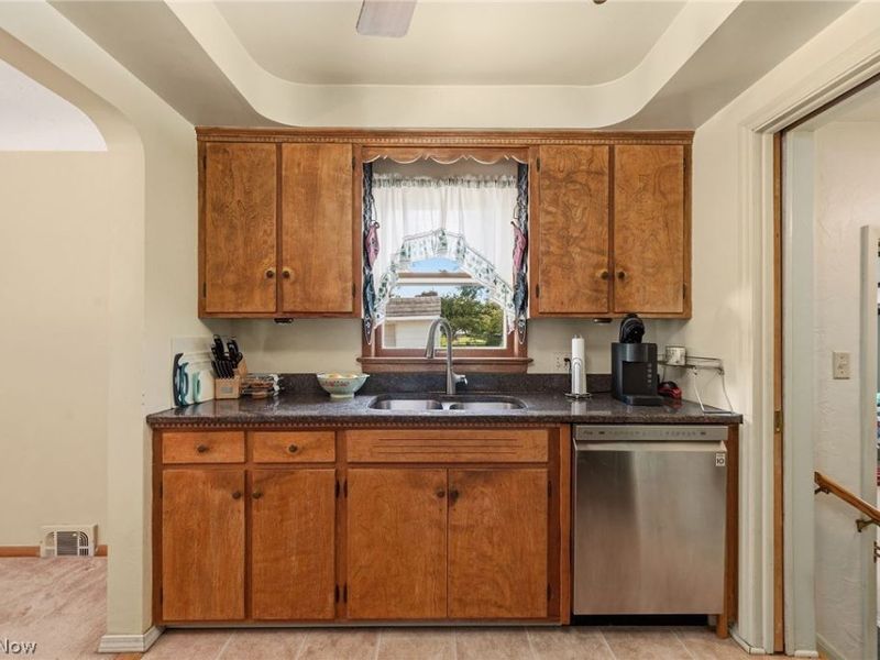 10821 Woodview Boulevard, Parma Heights, OH 44130 Photo 12