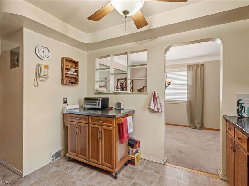 10821 Woodview Boulevard, Parma Heights, OH 44130 Photo 14