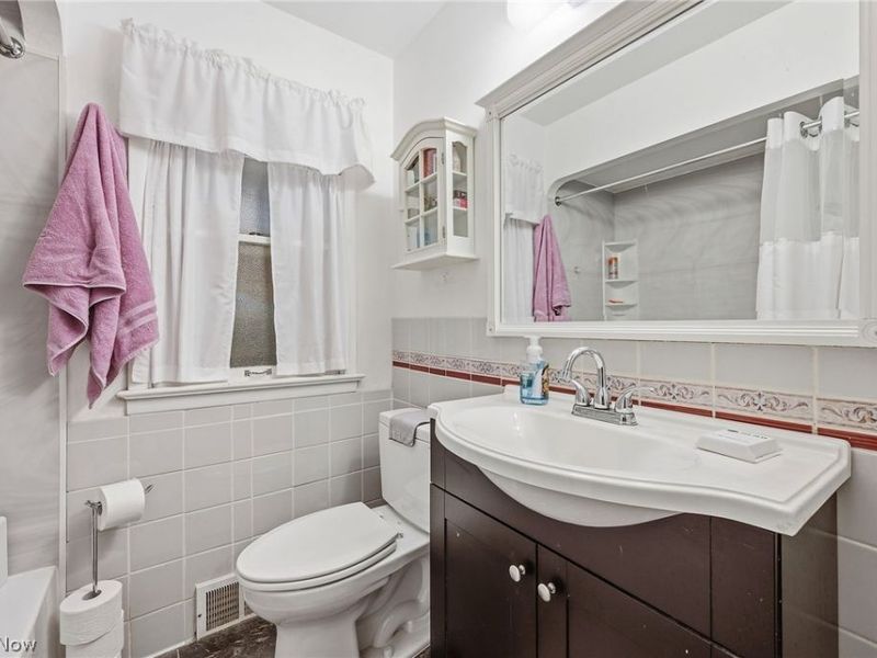 10821 Woodview Boulevard, Parma Heights, OH 44130 Photo 24
