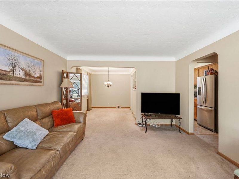 10821 Woodview Boulevard, Parma Heights, OH 44130 Photo 3
