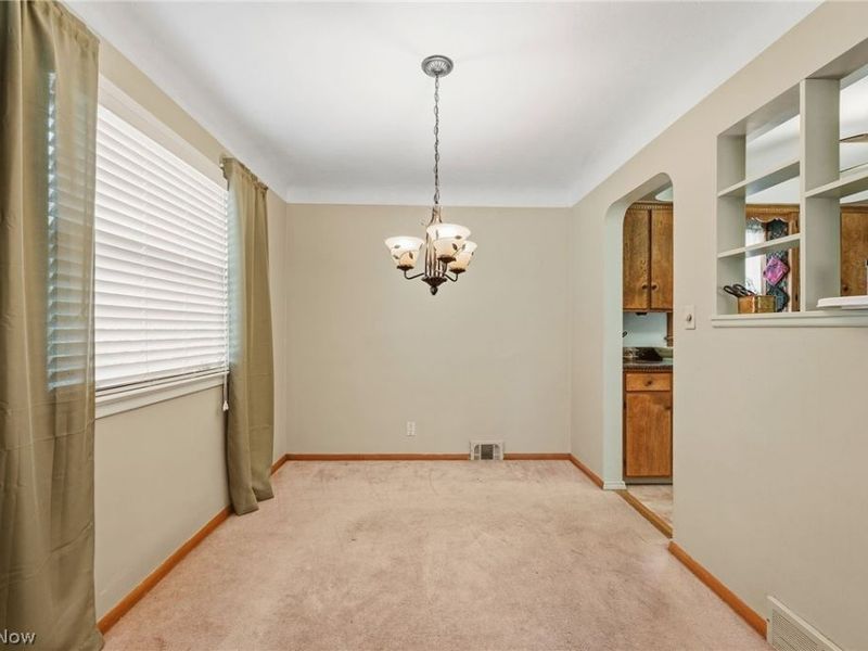 10821 Woodview Boulevard, Parma Heights, OH 44130 Photo 7