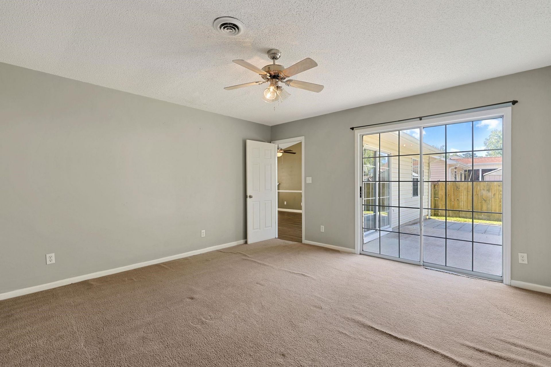 2835 Temperance Dr. Photo 15