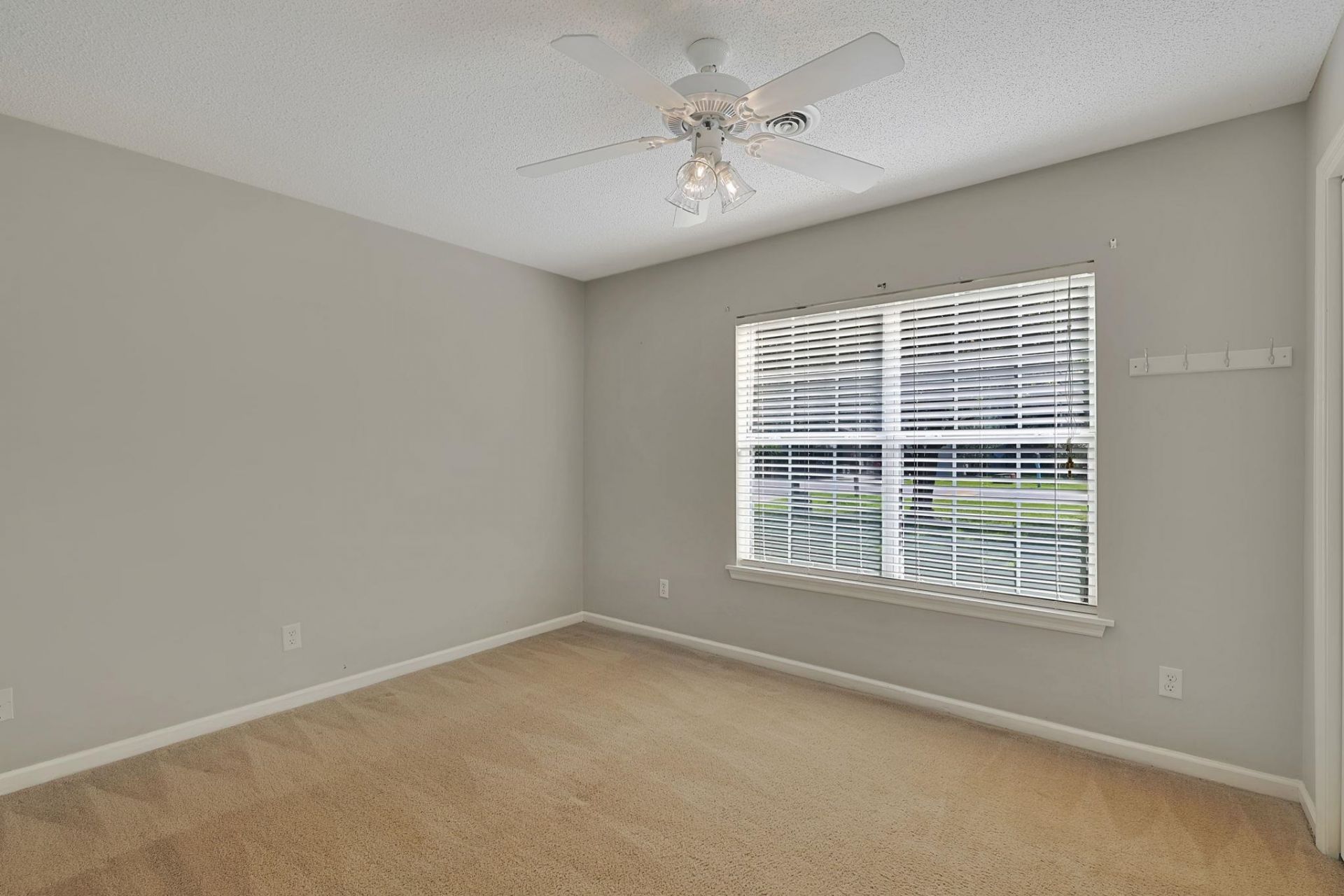 2835 Temperance Dr. Photo 19