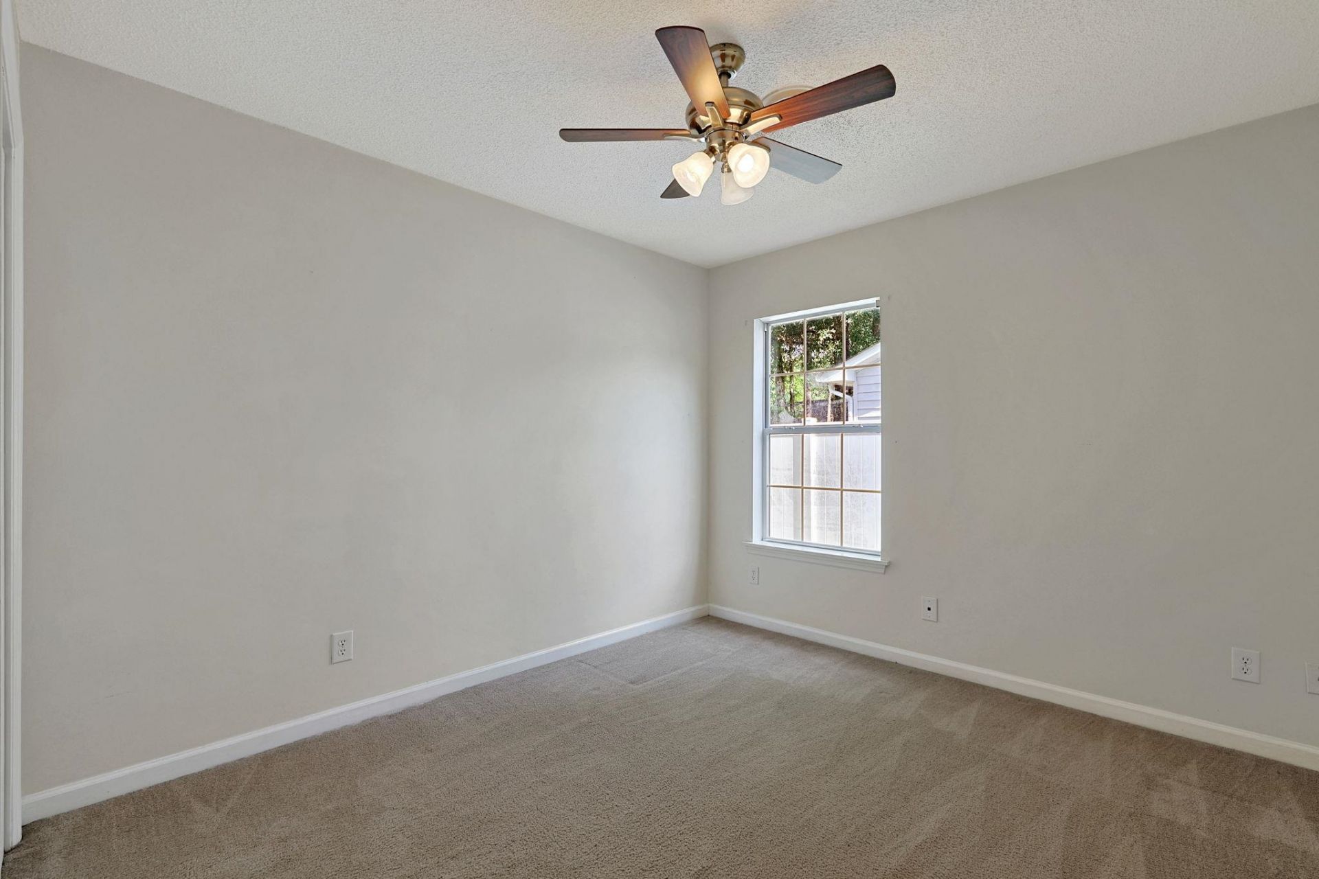 2835 Temperance Dr. Photo 23