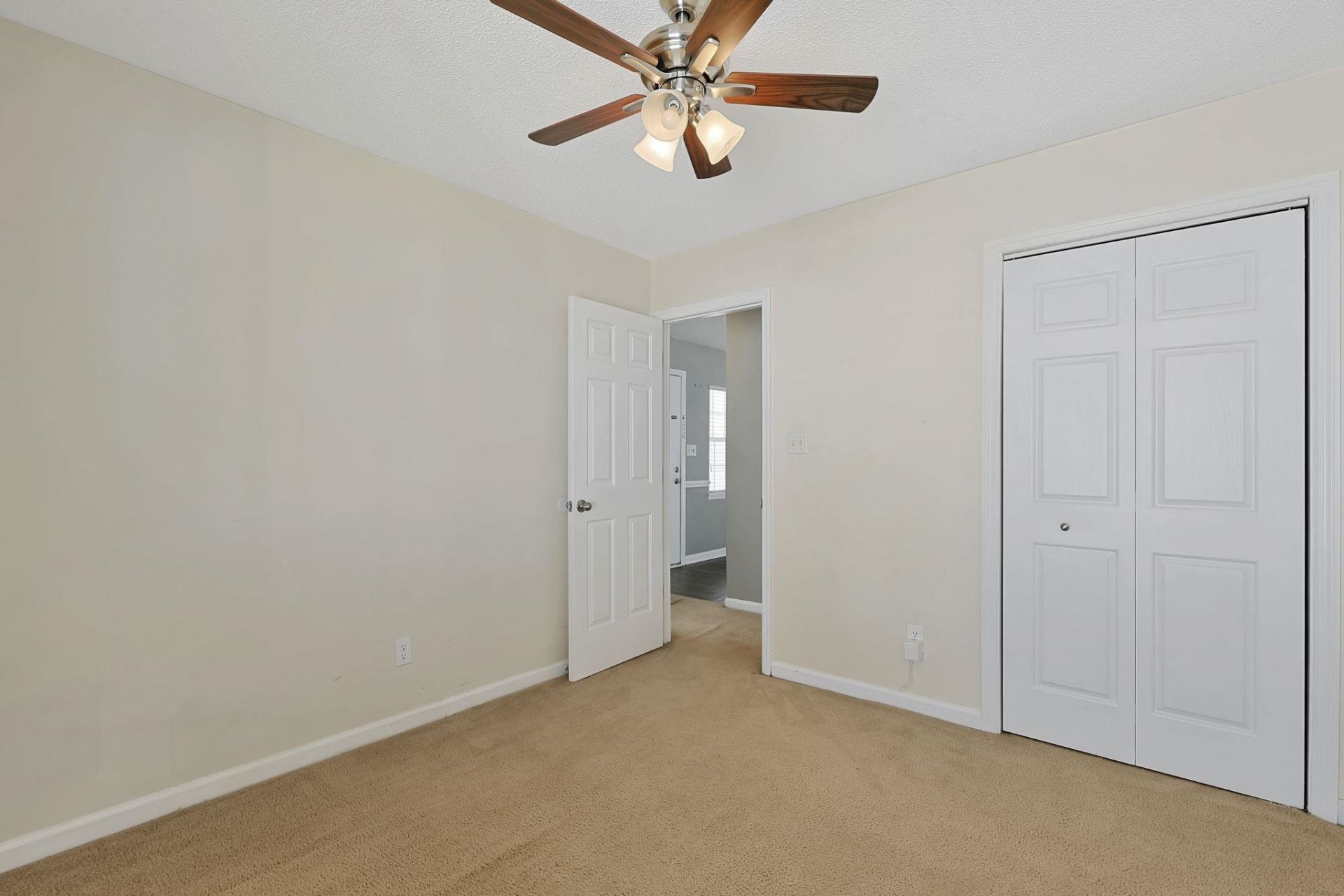2835 Temperance Dr. Photo 24